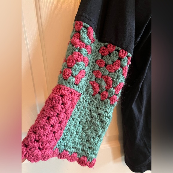 MORGAN FACTORY Upcycled Beatles crochet sleeve box top OS - Picture 2 of 3